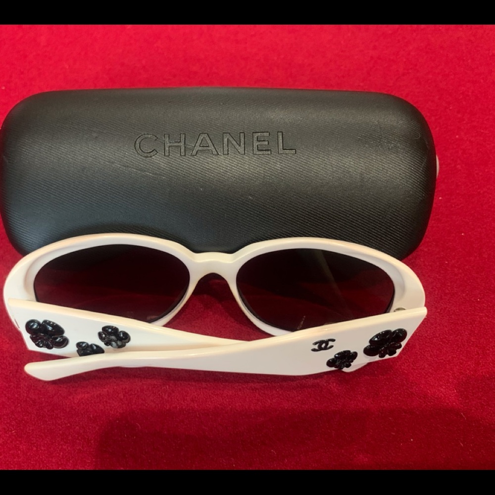 Chanel sunglasses 😎 ready for summer